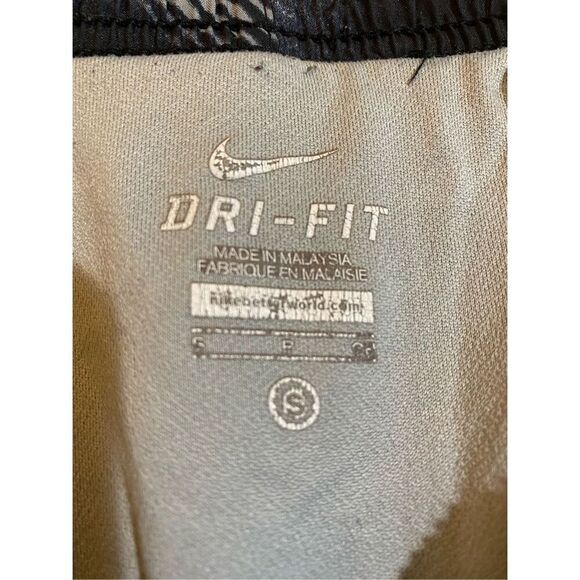 Nike women’s graphic black-and-white running workout shorts size small  - Picture 4 of 4